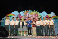 Hong Kong famous bowling athletes Mr WU Siu-hong and Miss Vanessa FUNG presented awards to the winners of the Fruit-Eating?The "in" Thing to do! Video Competition
