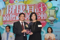 Presentation of souvenir to Miss Sharon LEE by Professor Alfred CHAN
