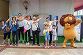 Lazy Lion danced with the members of the public