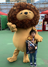 匿獅Lion參與「2020年宵市場」並與市民合照
